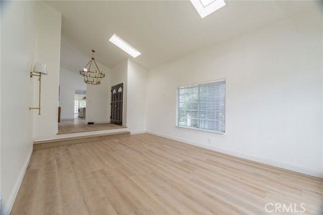 719 W Mariposa Ave - Photo 3 of 8