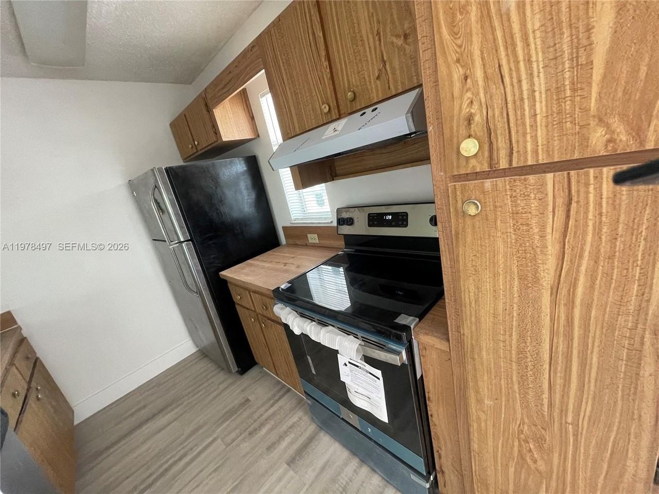 918 Twin Lakes Dr #8M - Photo 5 of 21