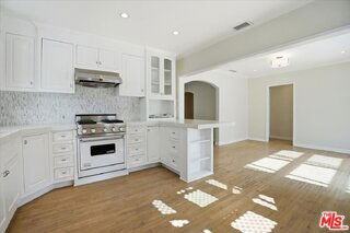 2317 Veteran Ave - Photo 2 of 8