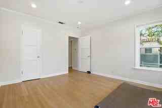 2317 Veteran Ave - Photo 6 of 8