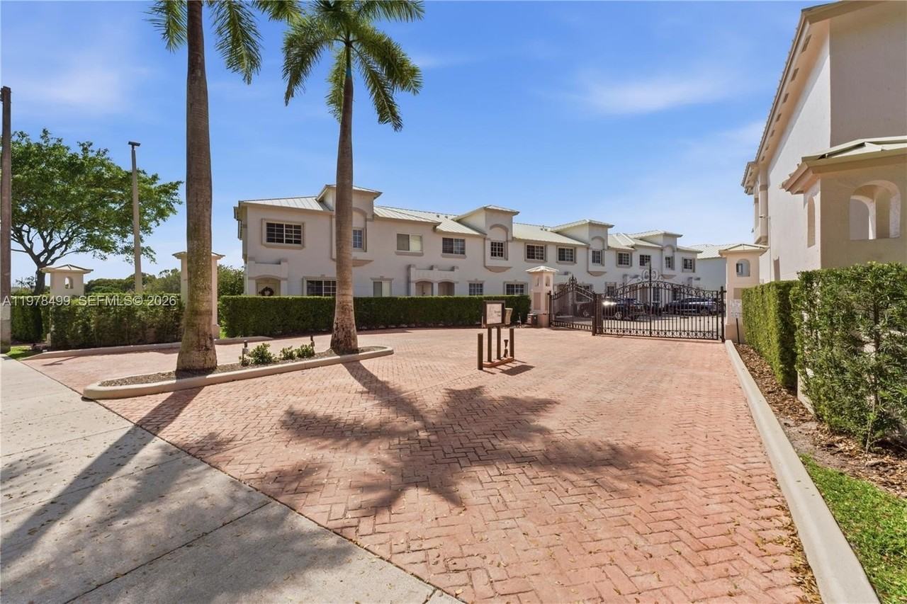 15720 Sw 92nd Ave #5A - Photo 2 of 35