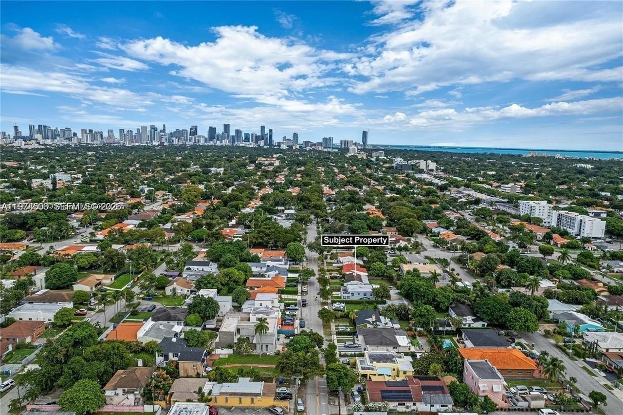 2520 Sw 20th St #1 - Photo 3 of 16