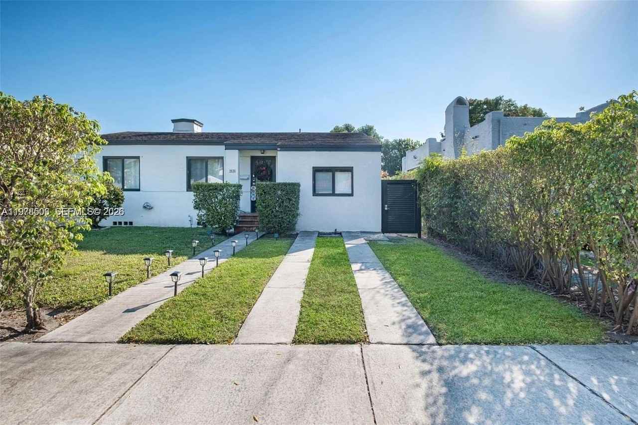 2520 Sw 20th St #1 - Photo 4 of 16