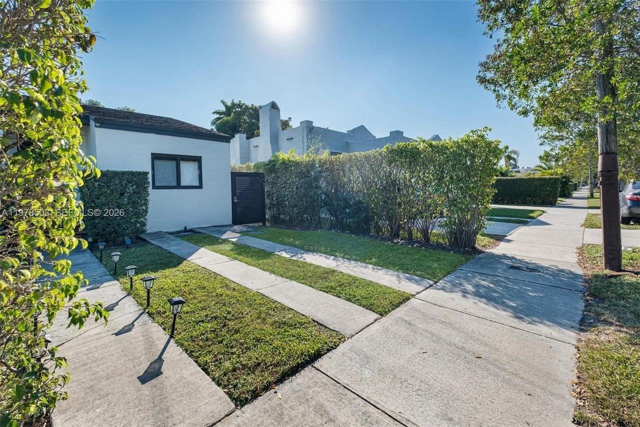 2520 Sw 20th St #1 - Photo 7 of 16