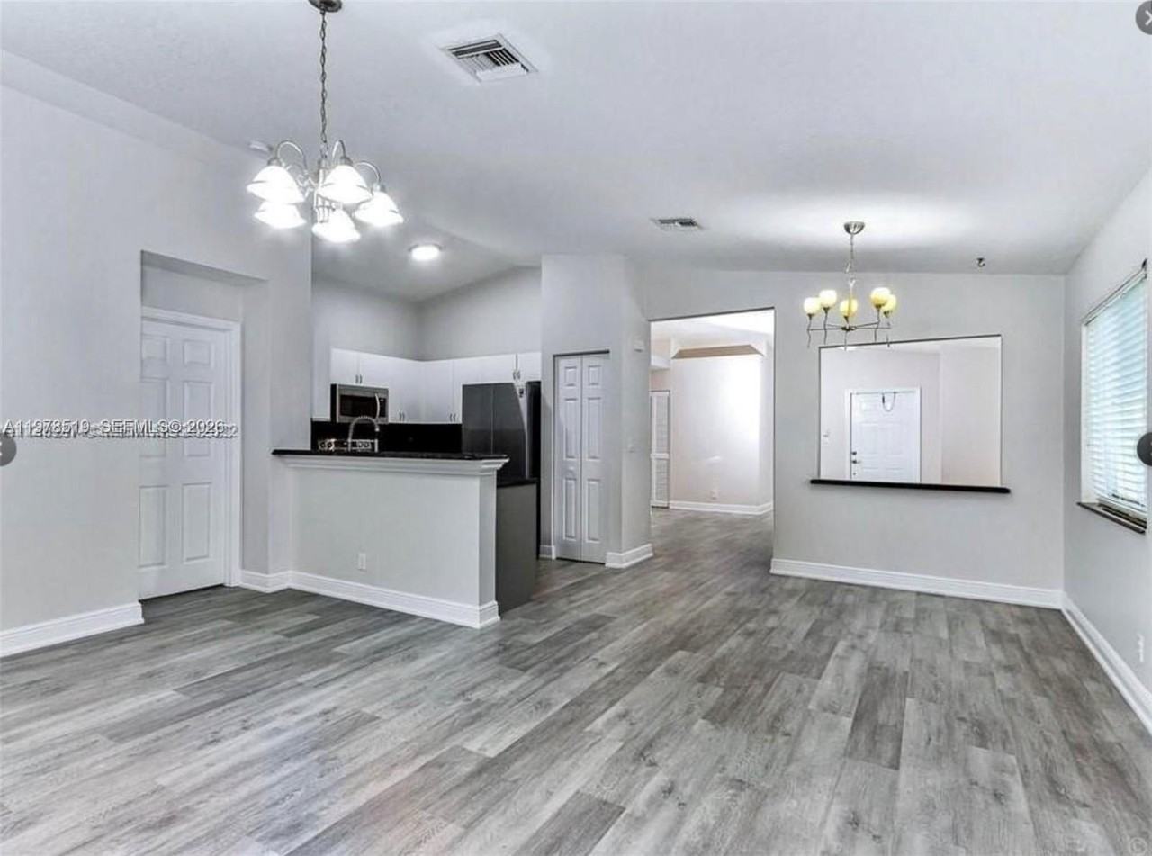 1213 Sw 46th Way - Photo 3 of 20