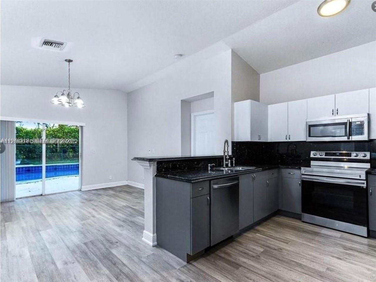 1213 Sw 46th Way - Photo 7 of 20