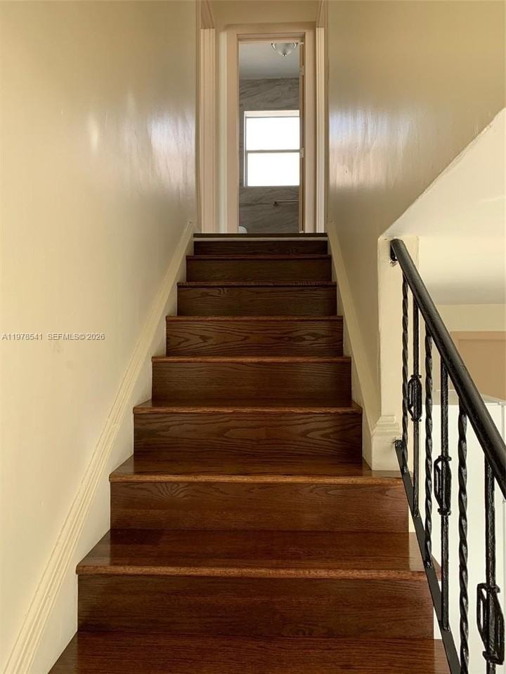 312 S 17th Ave #312 - Photo 4 of 12