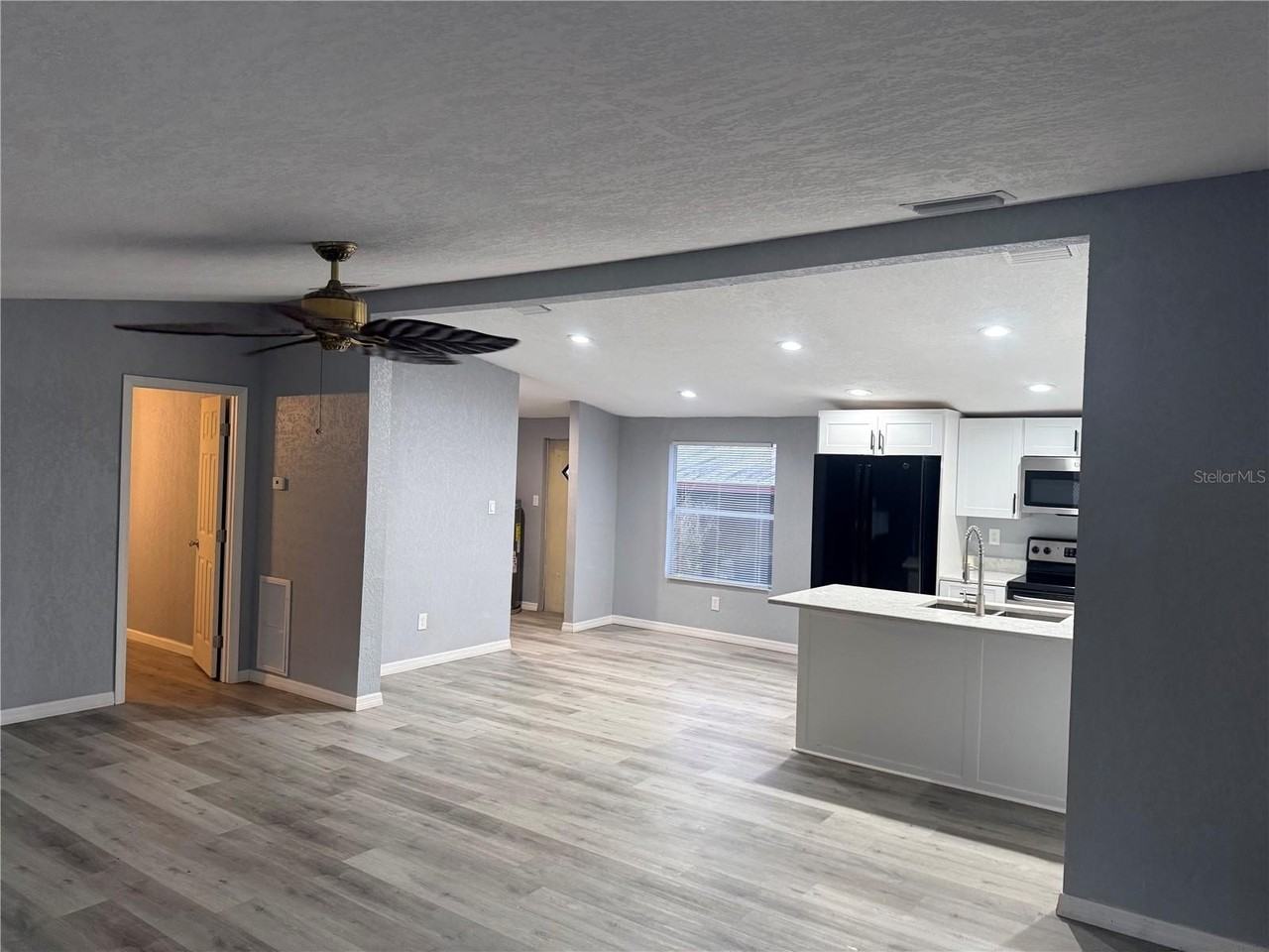 36153 Zinnia Ave - Photo 3 of 7