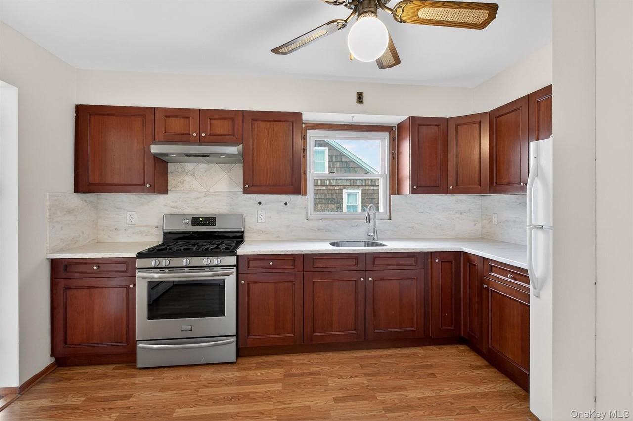 297 Fairfield Ave - Photo 2 of 21