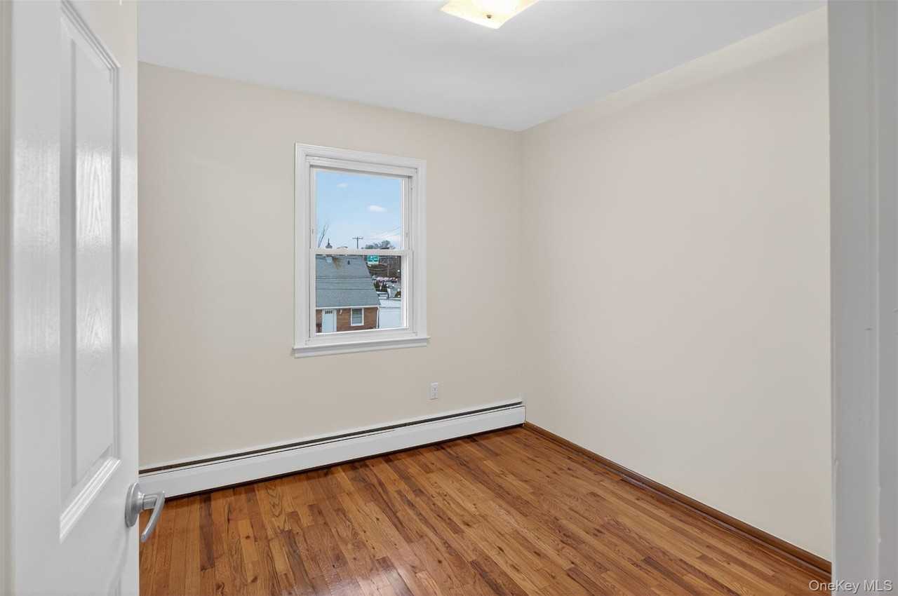 297 Fairfield Ave - Photo 7 of 21