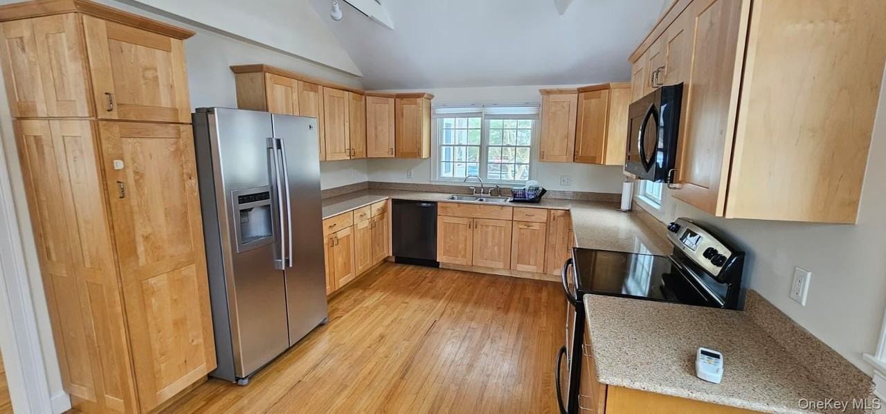 4 Lloyd Point Dr - Photo 4 of 13