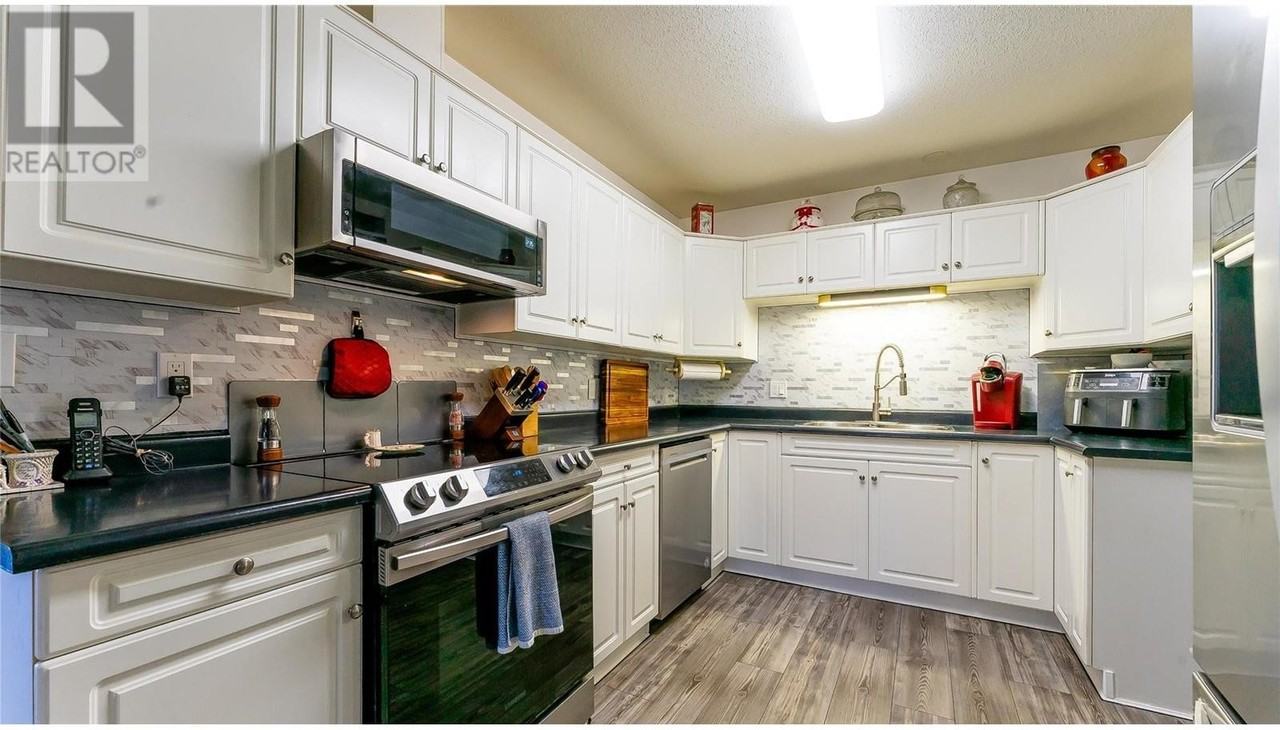 420 Colonial House #302 - Photo 6 of 10