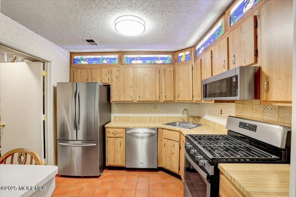 5-3 Portland Ct Unit 3 - Photo 2 of 13