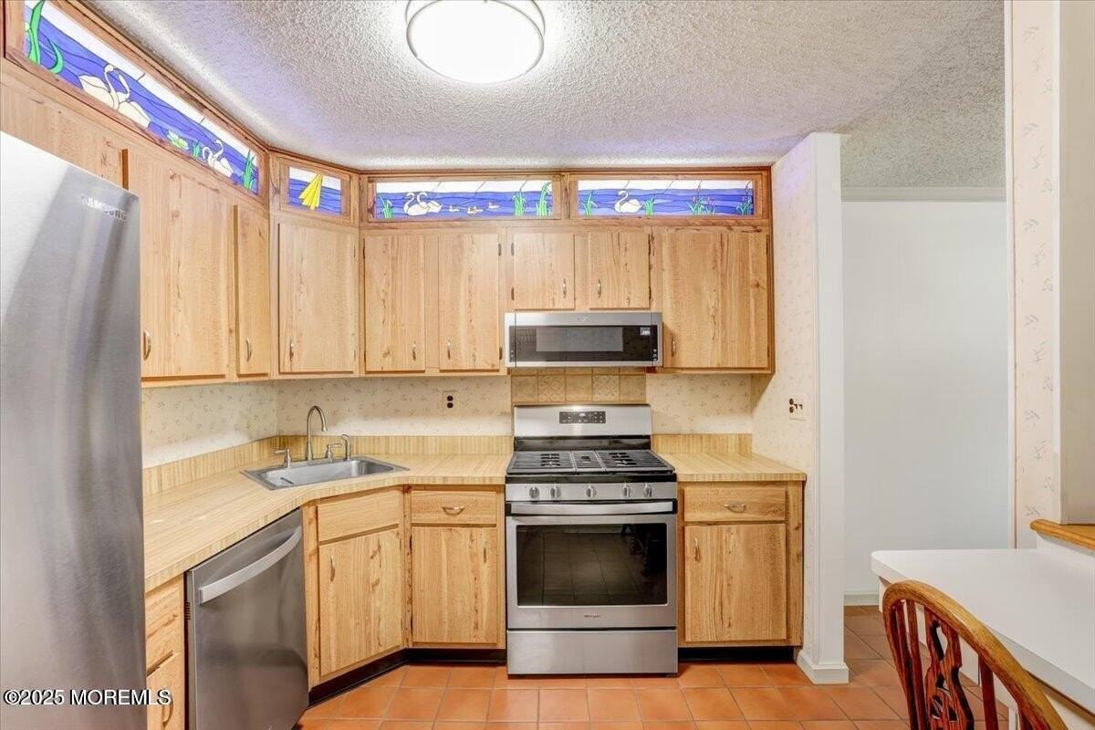 5-3 Portland Ct Unit 3 - Photo 3 of 13