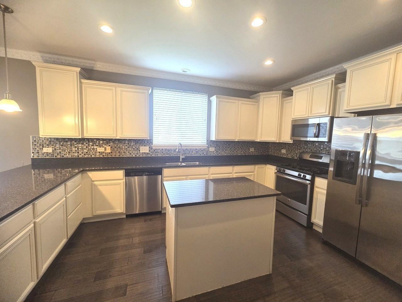 12546 Kinzie Ln - Photo 3 of 27