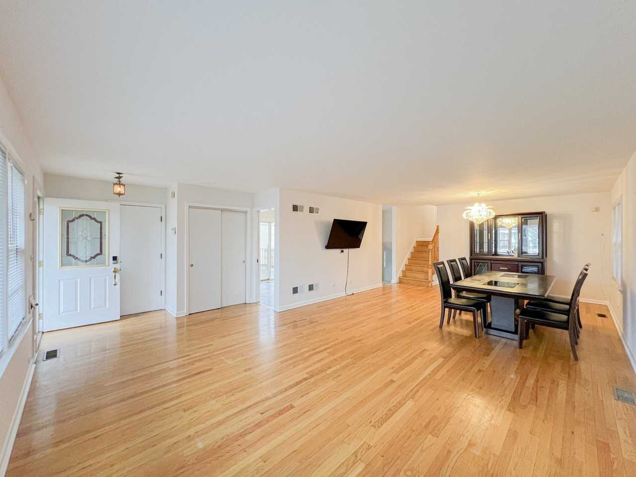 4716 N Thatcher Ave - Photo 2 of 50