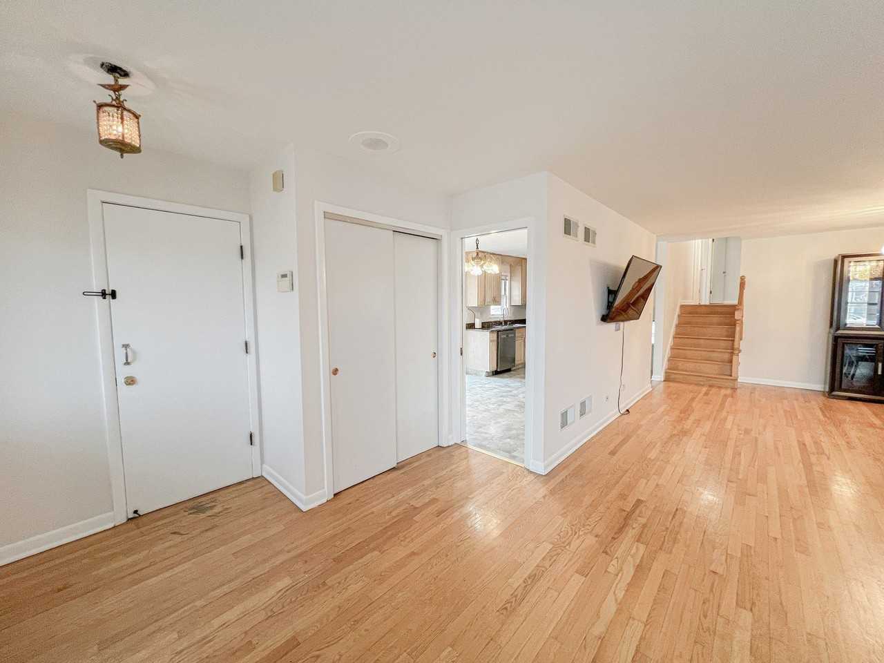 4716 N Thatcher Ave - Photo 3 of 50