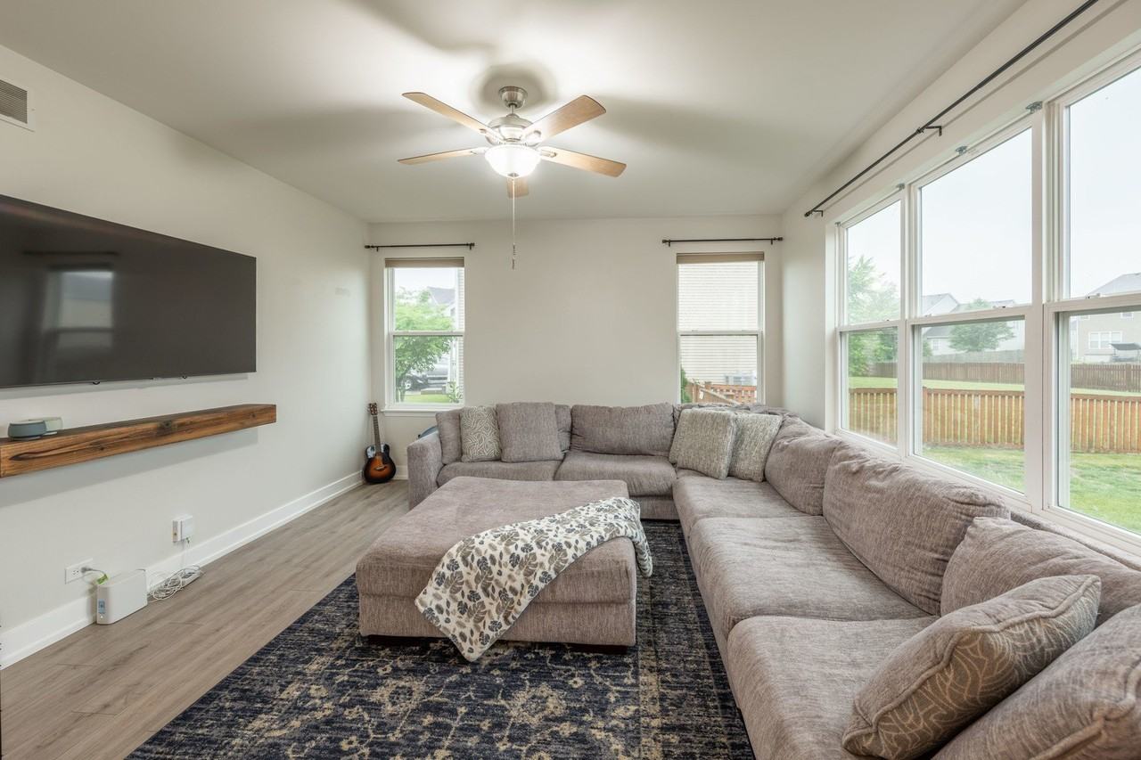 4333 Schofield Dr - Photo 4 of 13