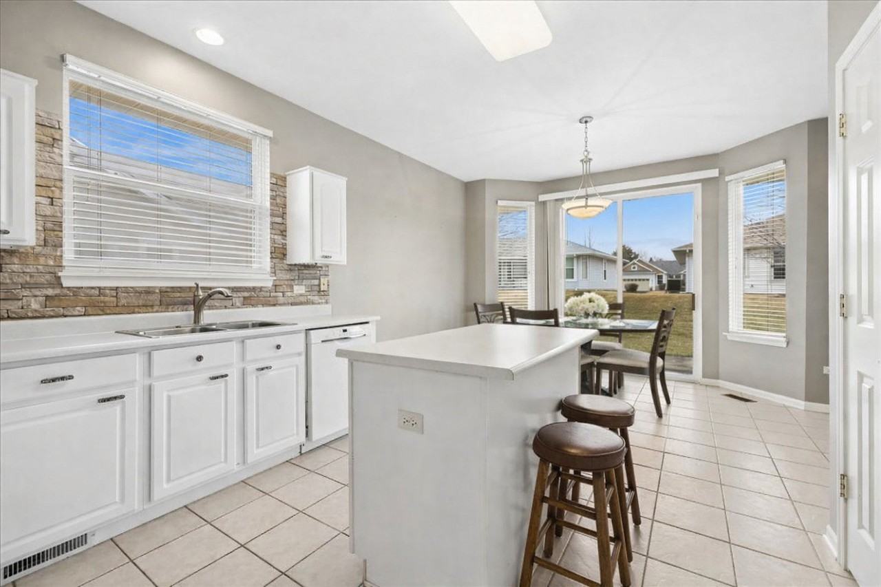 12188 Scenic Rdg - Photo 7 of 17