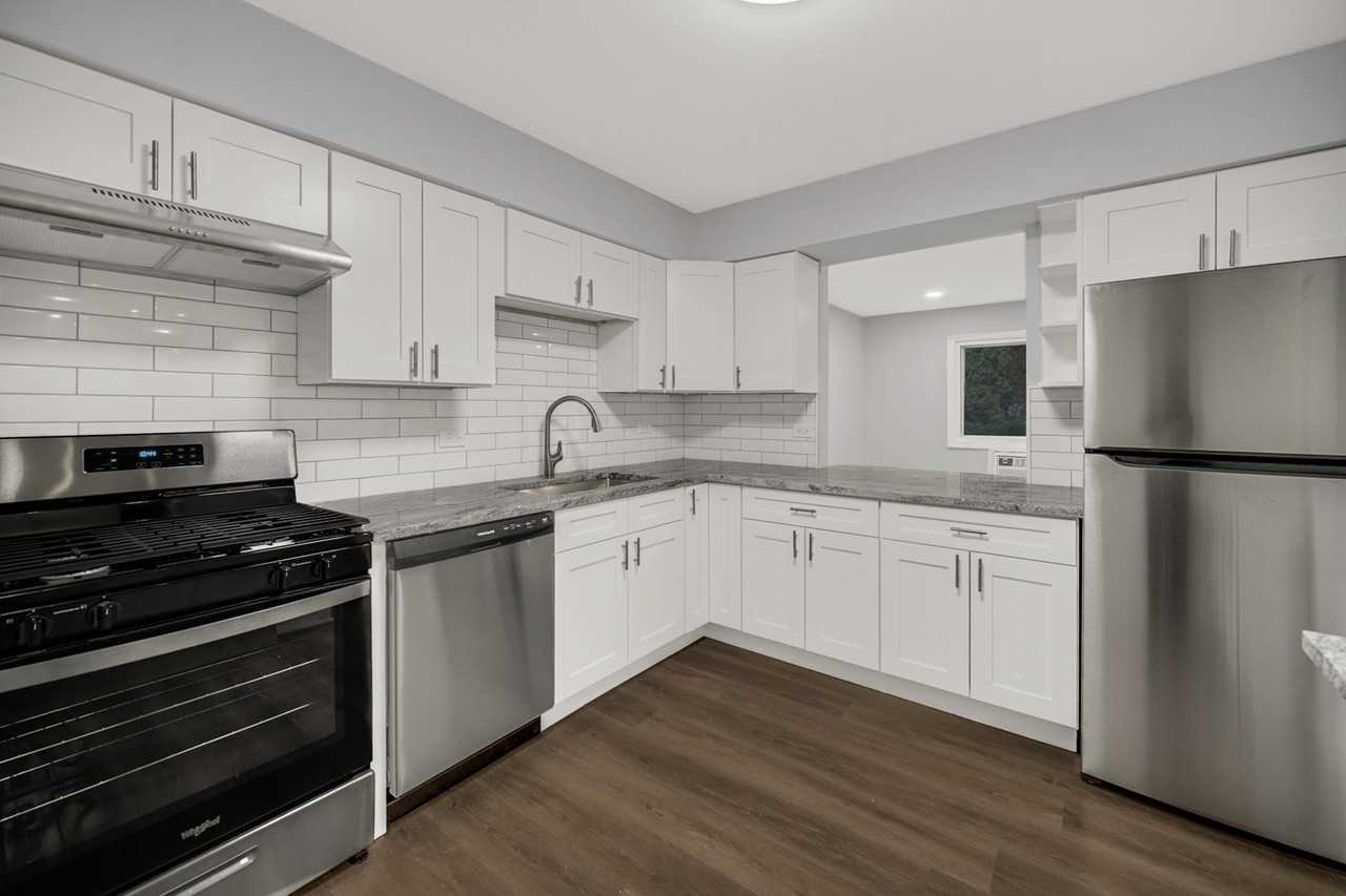 10361 Dearlove Rd Apt 1i - Photo 2 of 13