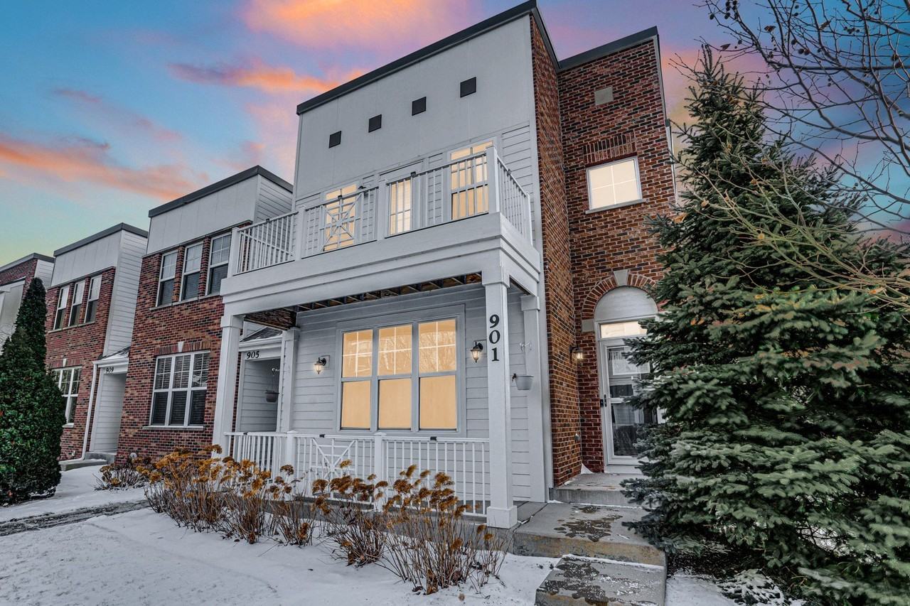 901 Times Square Dr - Photo 2 of 27