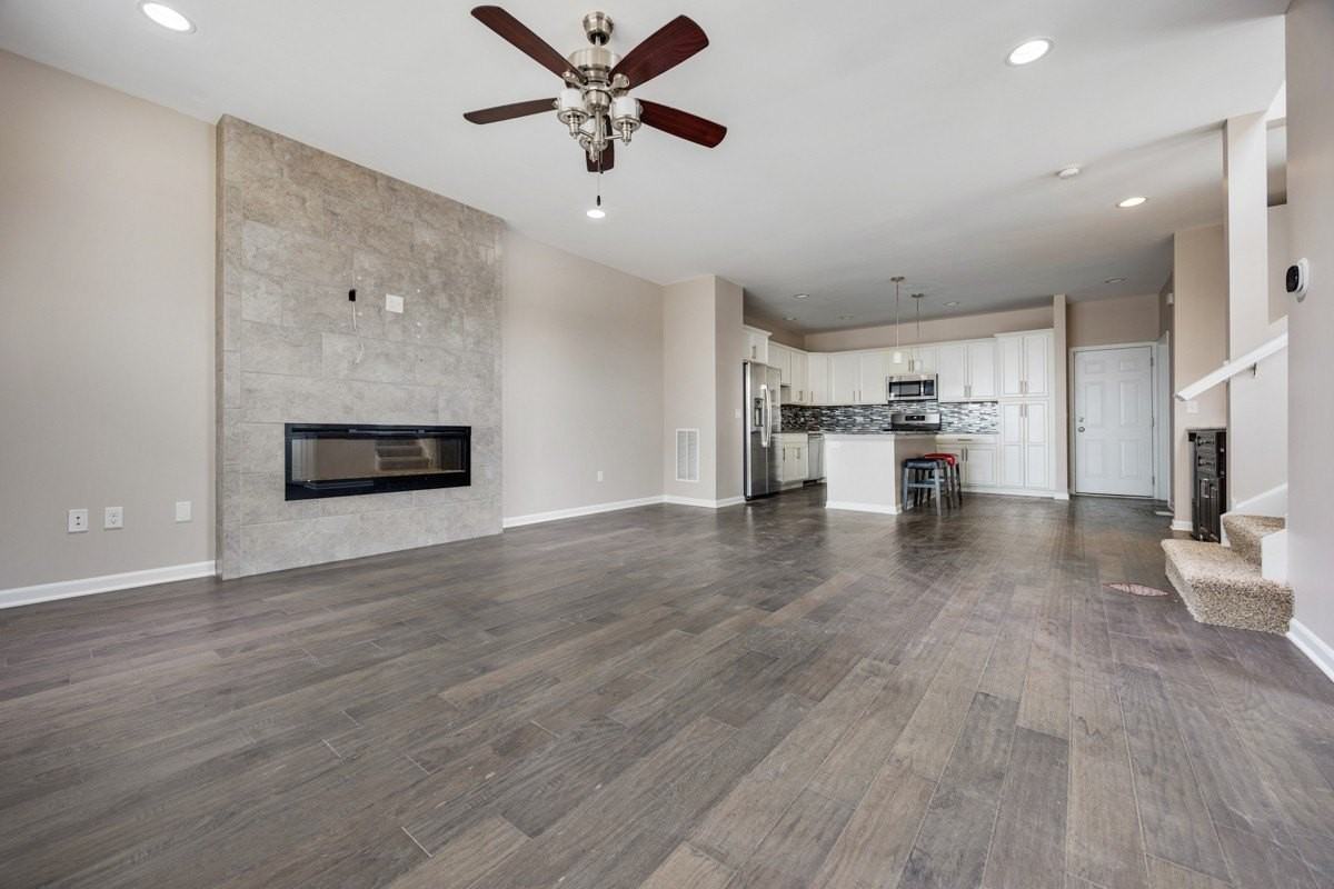 901 Times Square Dr - Photo 6 of 27