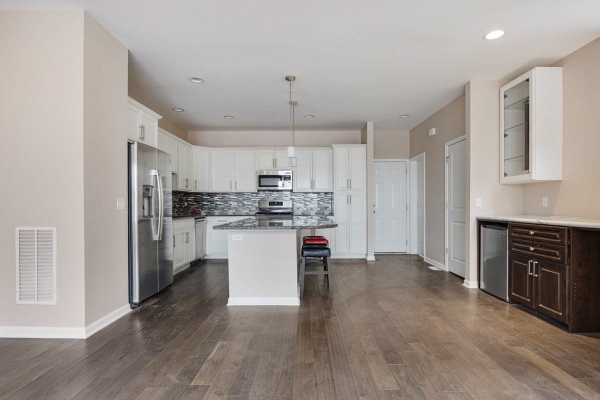 901 Times Square Dr - Photo 7 of 27