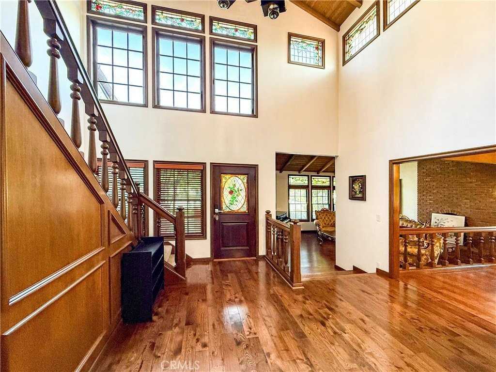 528 W Winnie Way - Photo 3 of 20