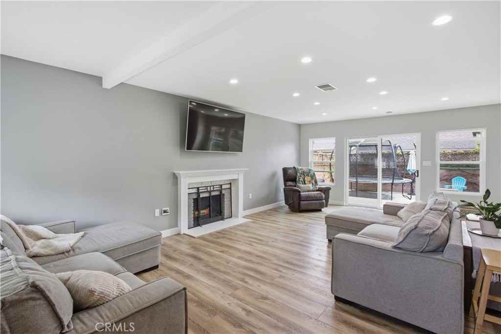 3108 Ladoga Ave - Photo 4 of 30