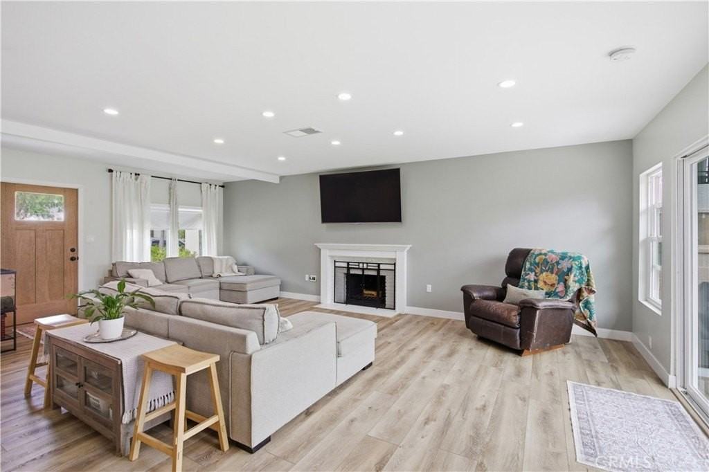 3108 Ladoga Ave - Photo 5 of 30