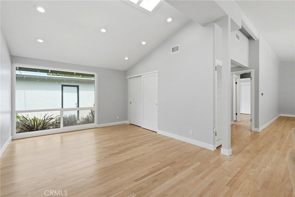 5005 Willow Wood Rd - Photo 5 of 21