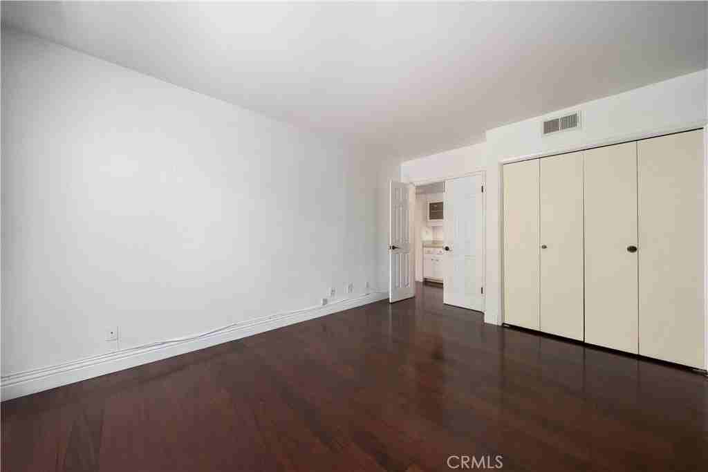 1242 S Barrington Ave #301 - Photo 5 of 22