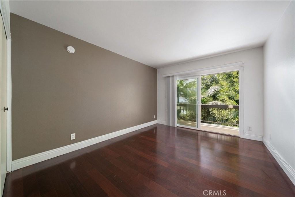 1242 S Barrington Ave #301 - Photo 6 of 22