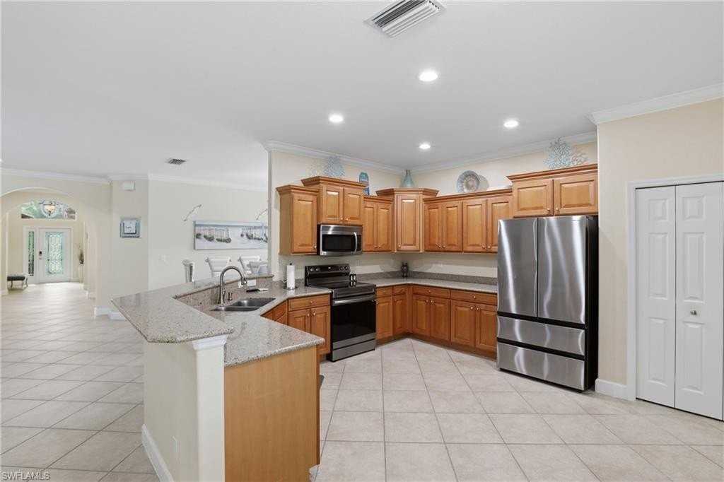 13818 Farnese Dr - Photo 7 of 44