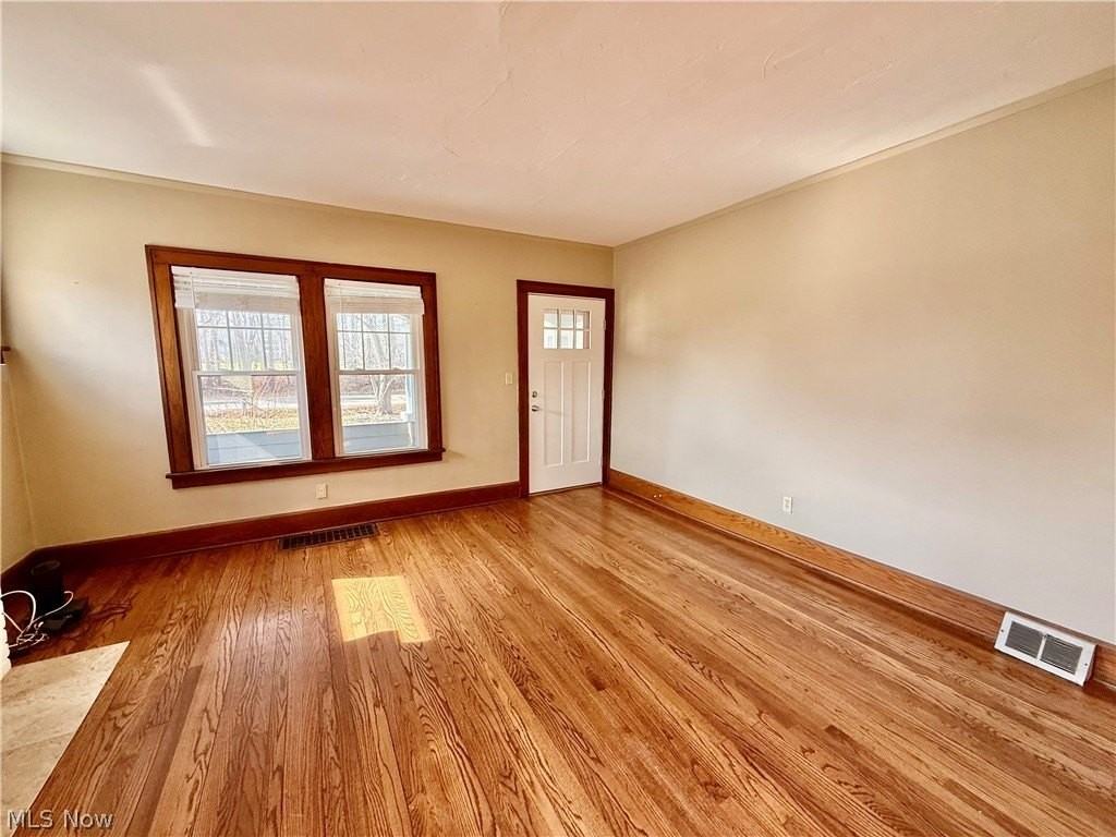 364 N Chillicothe Rd - Photo 4 of 33