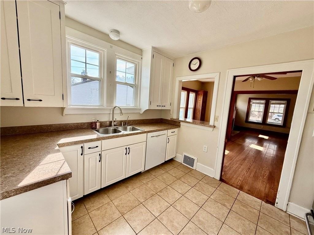 364 N Chillicothe Rd - Photo 7 of 33