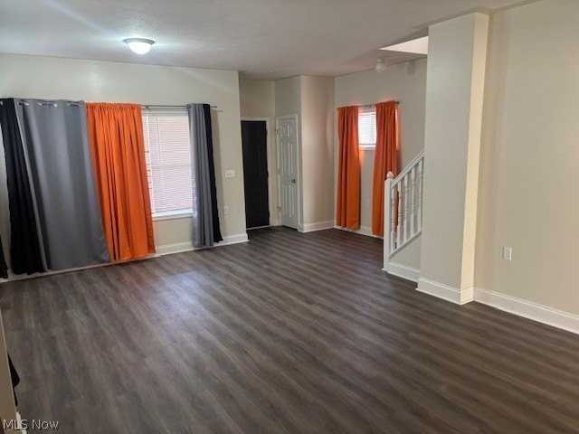 844 Royal Rd - Photo 3 of 12