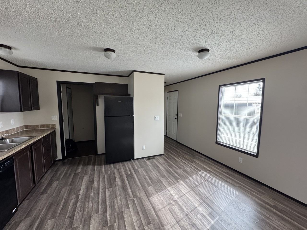 32 Armstrong St #32 - Photo 2 of 9