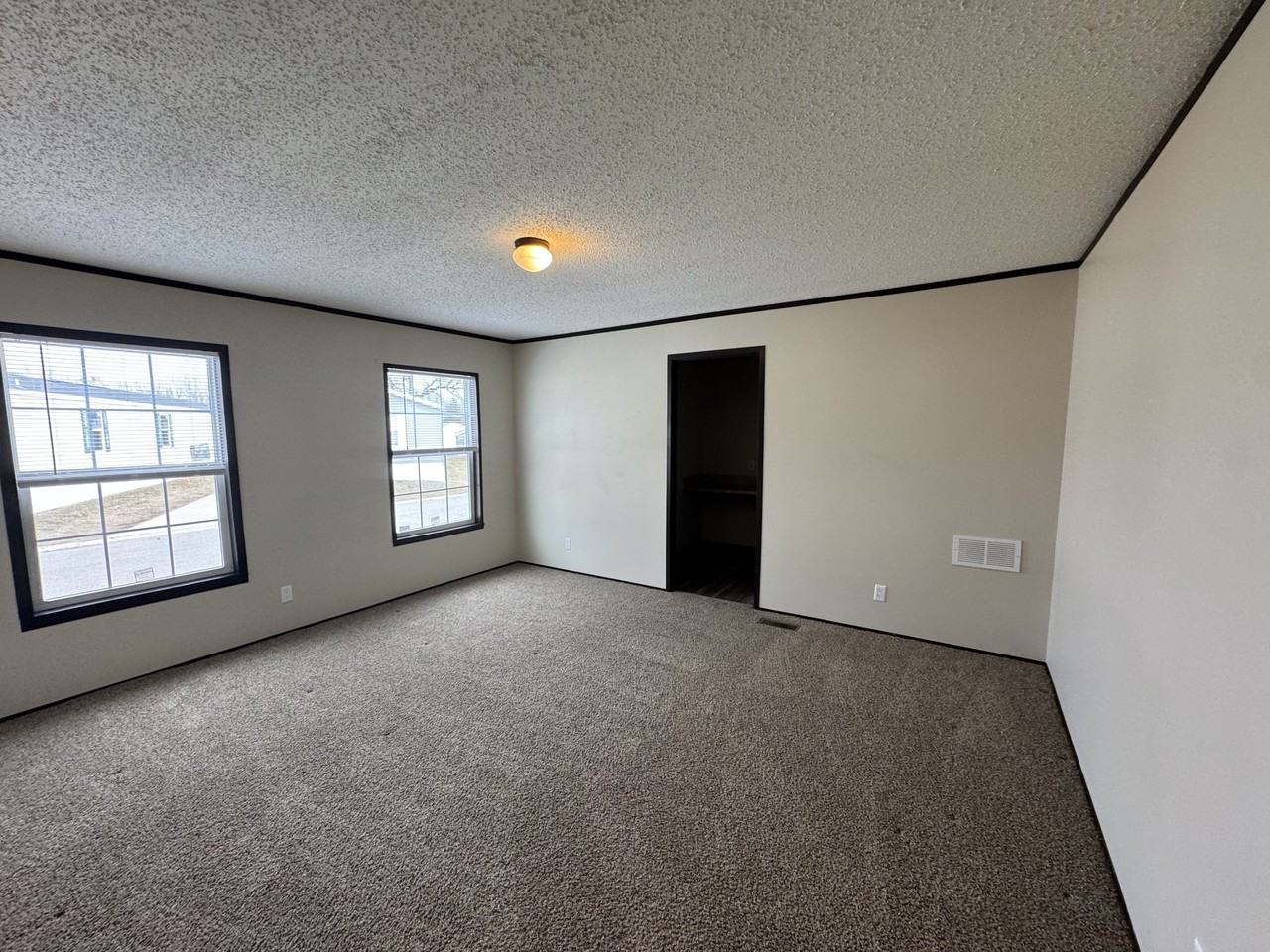 32 Armstrong St #32 - Photo 5 of 9