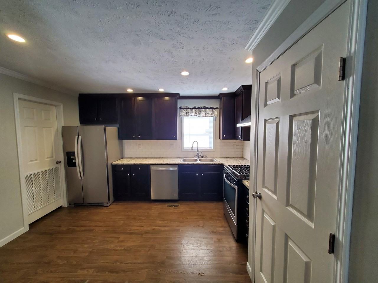 22 Bluebird Hill Dr #402 - Photo 3 of 11