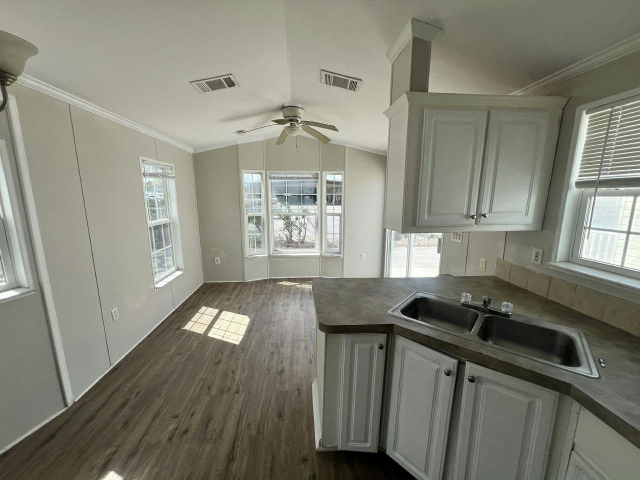 3310 Chicago Bears St #3310 - Photo 4 of 9