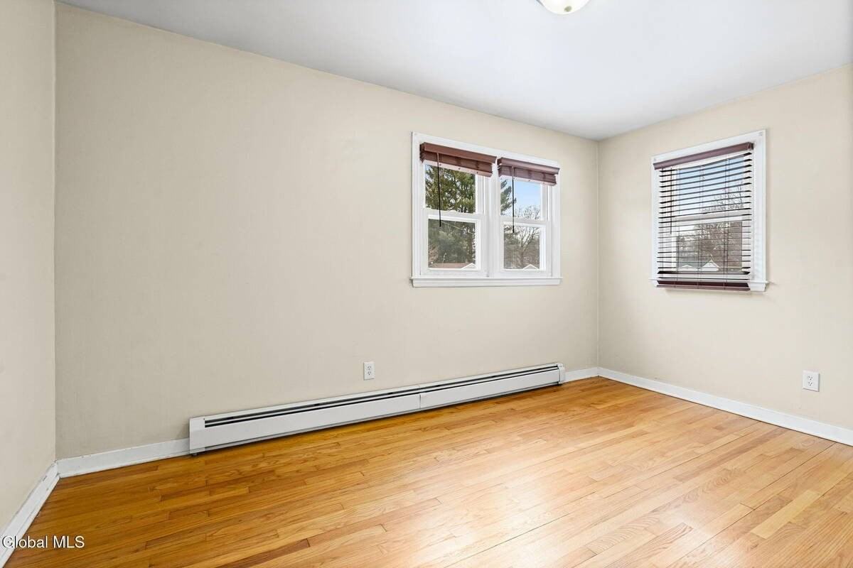 165 S Pine Ave - Photo 3 of 30