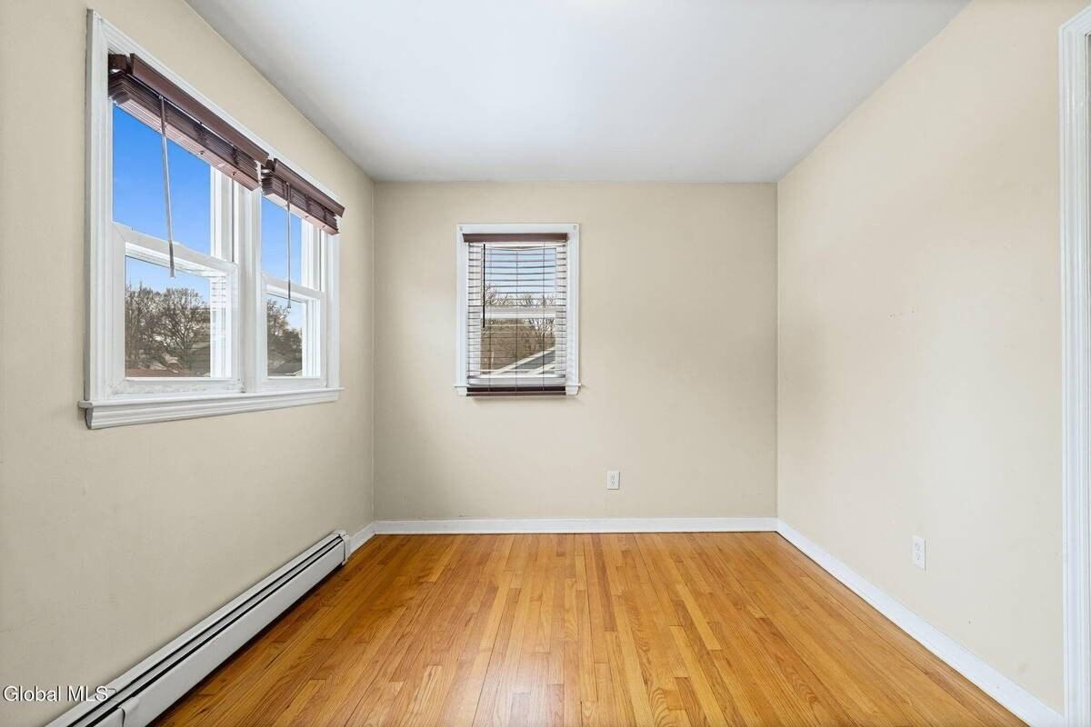 165 S Pine Ave - Photo 4 of 30