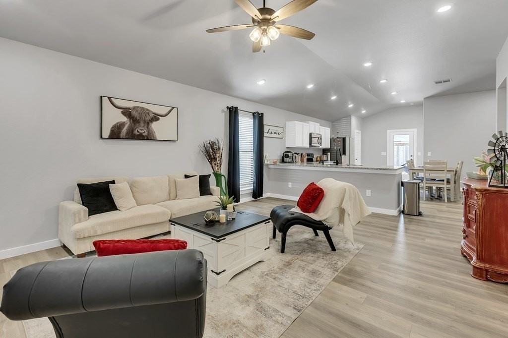 460 Staghorn Dr - Photo 5 of 24