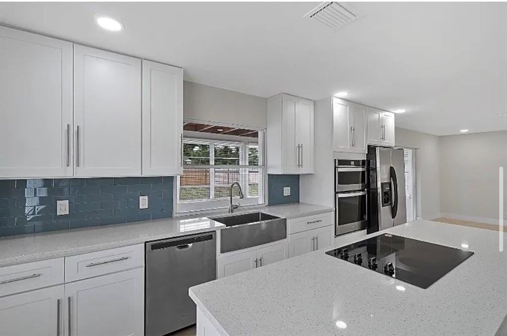 219 Se 13th St - Photo 3 of 17