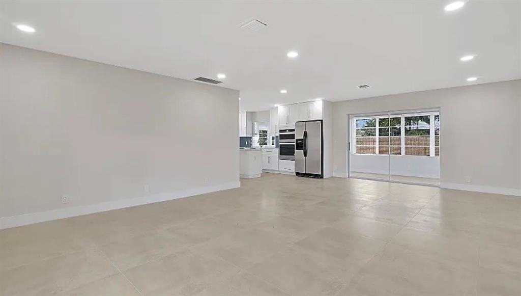 219 Se 13th St - Photo 5 of 17