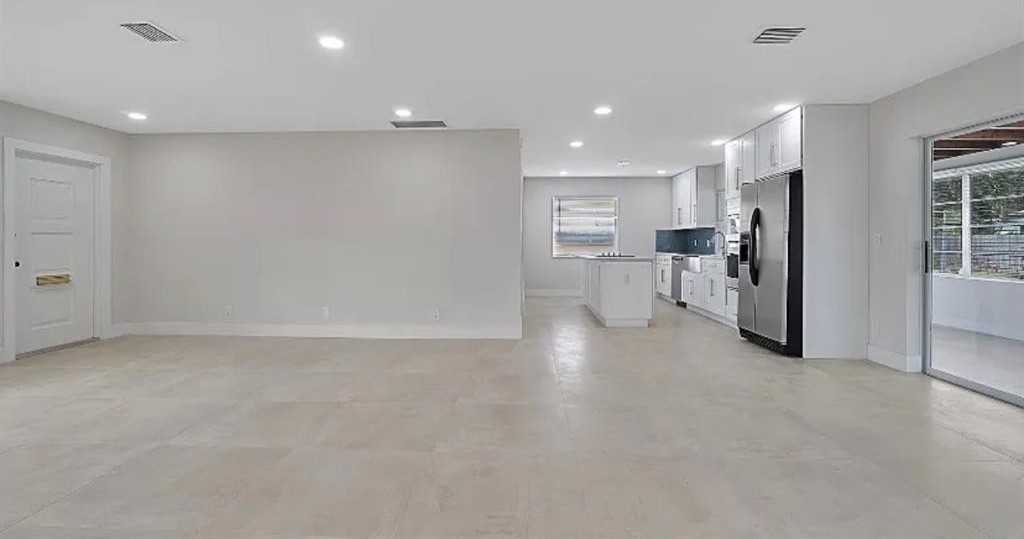 219 Se 13th St - Photo 7 of 17