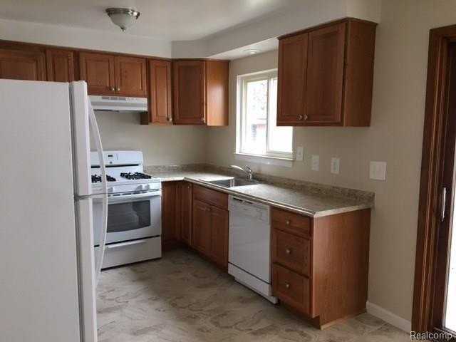 24704 Willowby Ave - Photo 4 of 17