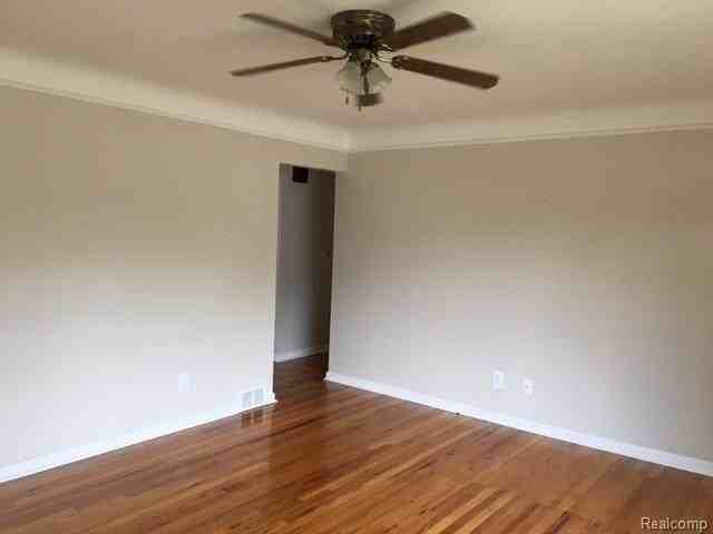 24704 Willowby Ave - Photo 7 of 17