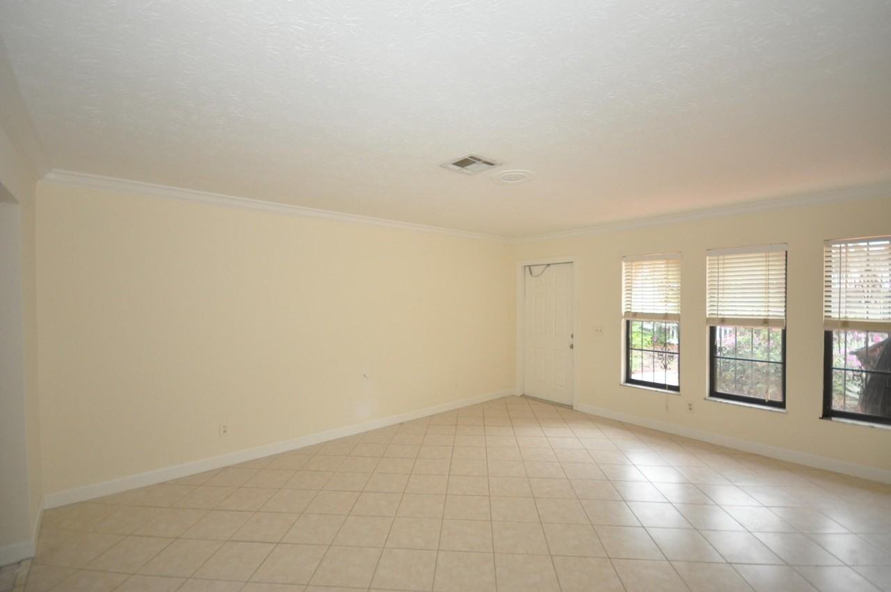 10 Evergreen Dr - Photo 4 of 18